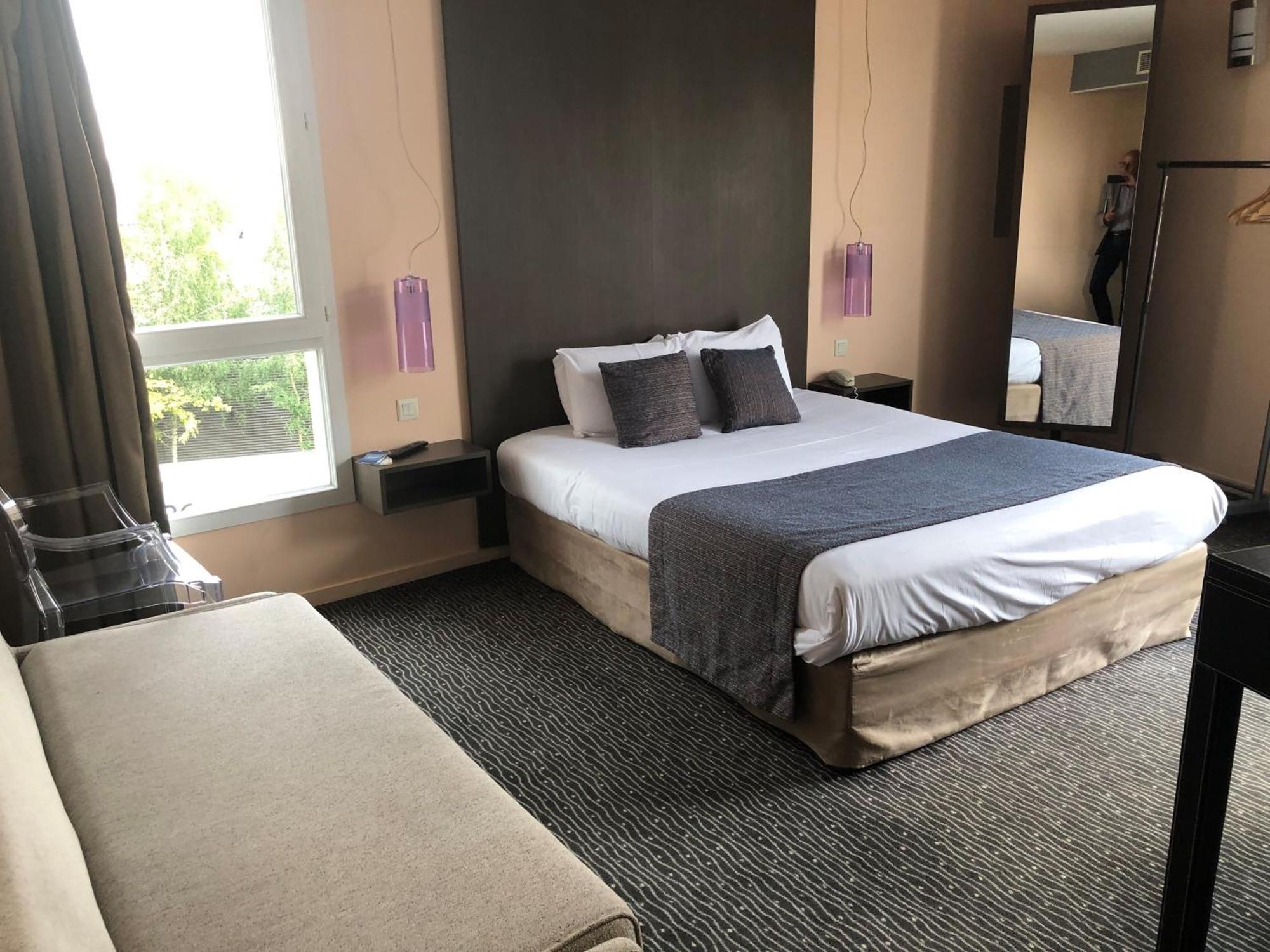 基里亚德查尔勒维勒梅兹尔酒店 Charleville-Mézières 外观 照片